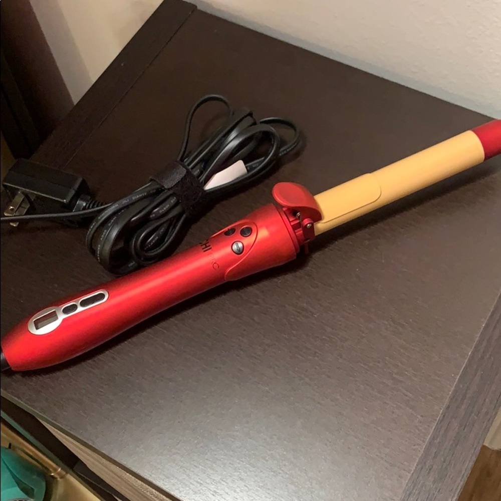 Chi Arc Rotating 1 1/4” Curling Wand